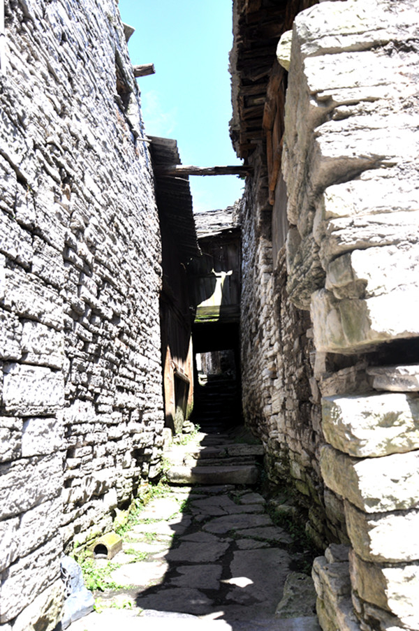 陈姓始祖古屋石头建筑“九道坎”.png