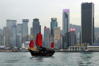 这对香港父子可能是中式三帆木船的最后传人了