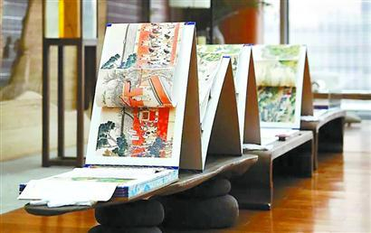 经龙装《红楼梦》突破传统图书的体例,带领读者由文字和纸张入戏。