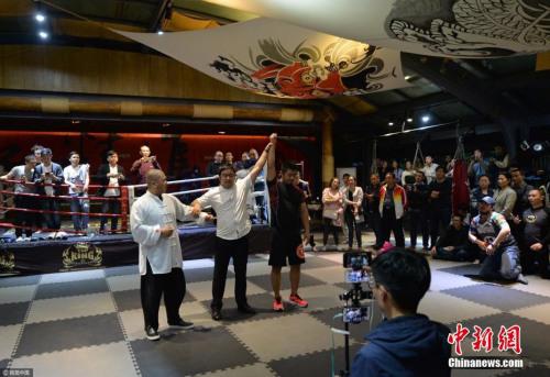徐晓冬与魏雷的对决 成都商报 陶轲 摄 图片来源:视觉中国
