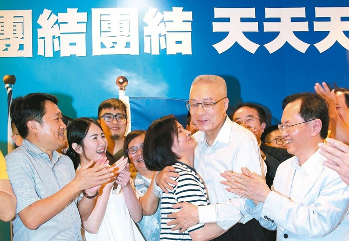 吴敦义虽然获得过半选票,打败最多对手,但得票率却是历届主席当选最低。
