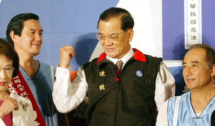 2005年国民党主席选举,由当时的台北市长马英九(左)对上立法院长王金平(右)。