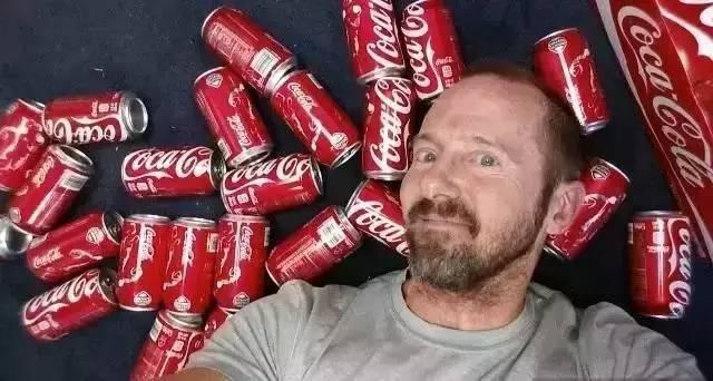 他每天喝10罐可乐，坚持一个月，结果令人吃惊！