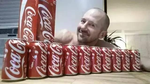 他每天喝10罐可乐，坚持一个月，结果令人吃惊！