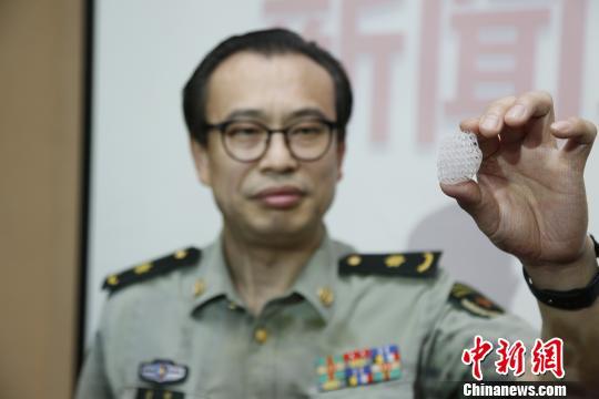 图为展示4D打印生物可降解材料填充物。 张懿楠 摄