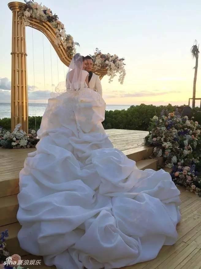 安以轩的婚礼美出了新境界，女明星的海岛婚礼可不是随便选的呢