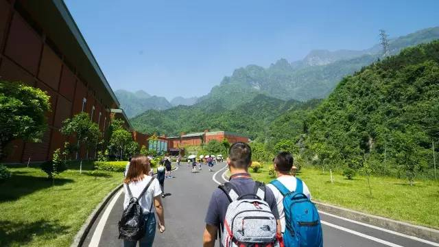 免费游丨农夫山泉邀你寻源峨眉山,见证天然水源地