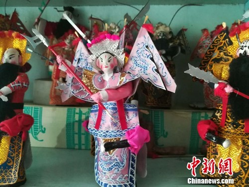 制作精良、栩栩如生的鬃人。上官云 摄