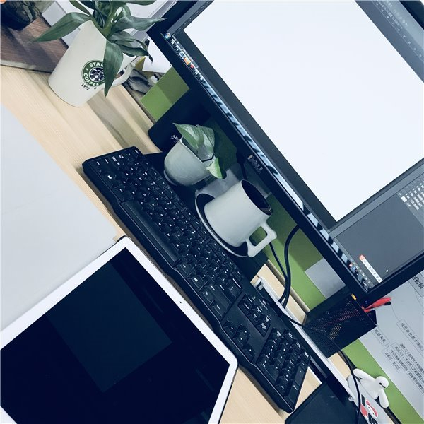 IT之家网友首发新款12.9英寸iPad Pro银色开箱