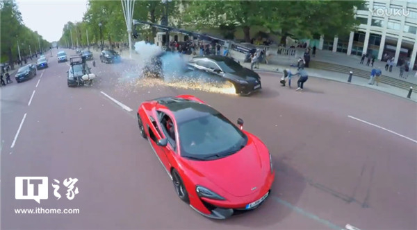 《变形金刚5》曝幕后花絮:白金汉宫门前飙车爆破