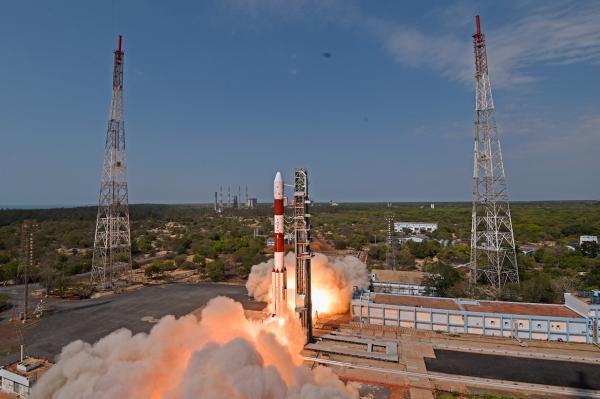 印度又发射“一箭31星”，包括能识别飞机型号的侦察卫星