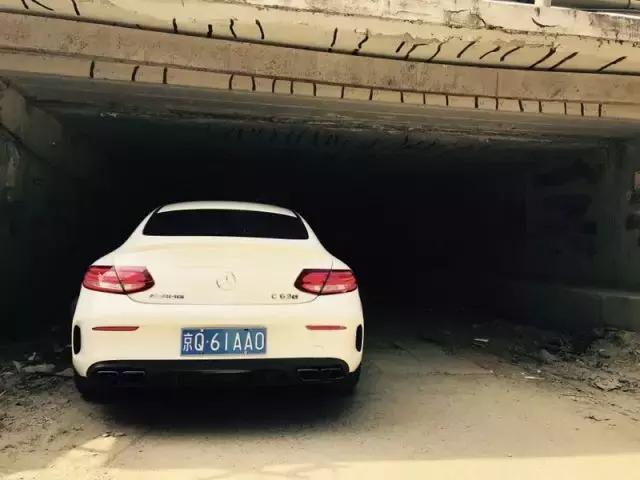 AMG C 63 S coupe，很白很暴力