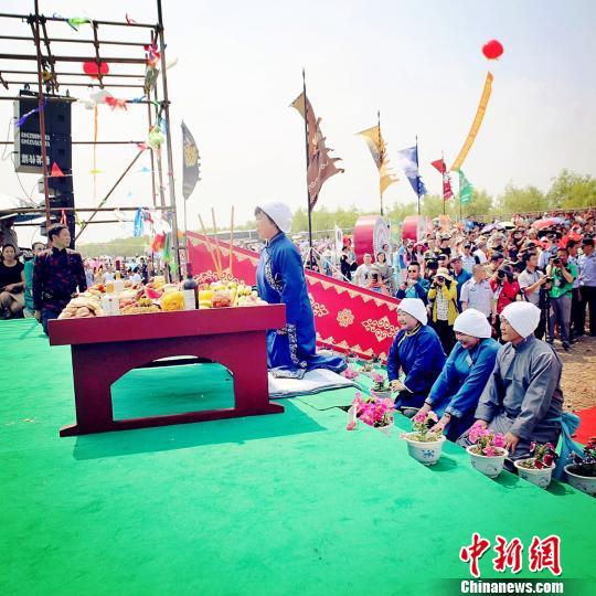图为斡包节现场。 莫旗旅游局 摄