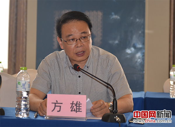 图为云南省环保厅副巡视员方雄介绍云南生态环境监测情况。