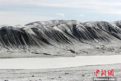 资料图:二○○五年五月的可可西里。 <a href='http://www.chinanews.com/'>中新社</a>记者 武仲林 摄