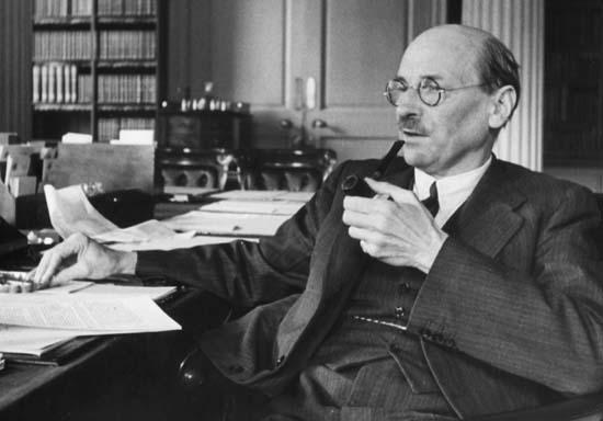 艾德礼1935-1955年20年担任工党党魁,二战后出任英国首相