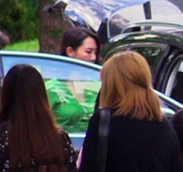 白百何穿绿色连衣裙,陈羽凡中意绿色腰包,而这几个男星戴这颜色帽子也是潮!