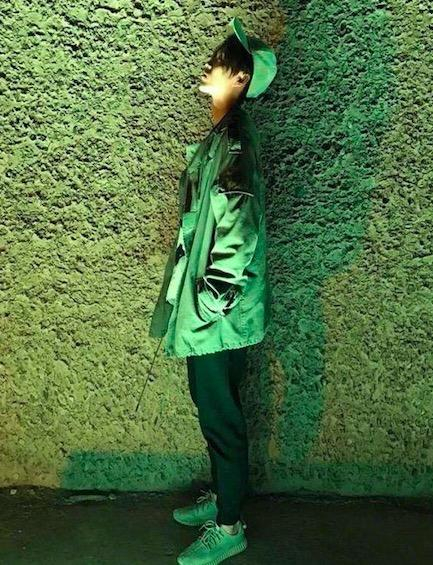 白百何穿绿色连衣裙,陈羽凡中意绿色腰包,而这几个男星戴这颜色帽子也是潮!