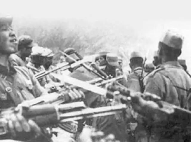 上世纪60年代两军正在进行交流。