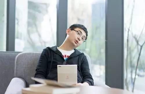 六神磊磊。古小朵 摄