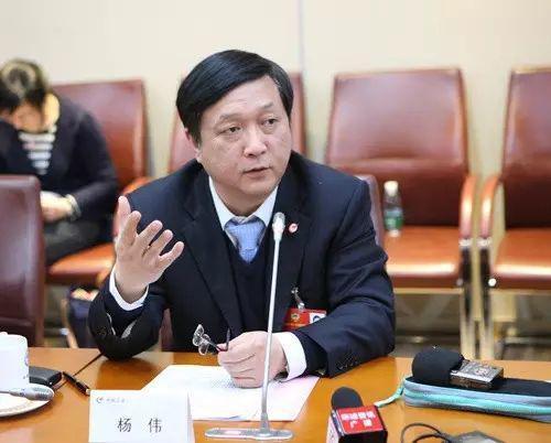 歼-20总设计师杨伟当年是多么年轻