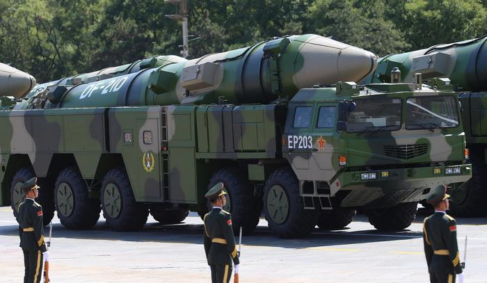 图片:以打击敌方舰船为主的“航母杀手”东风-21D。