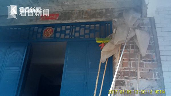 特制的网兜是捕萤的重要武器