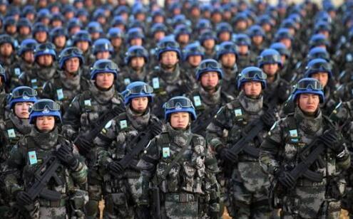 我国维和人员身着06式防弹衣