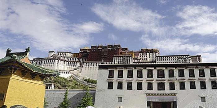 西藏旅游一票难求 拉萨到重庆等地车票售空