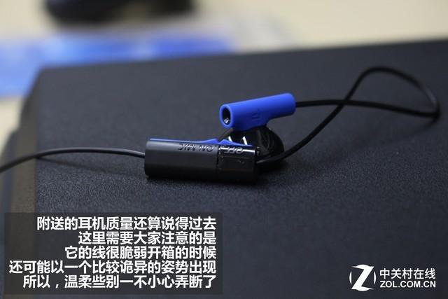 附送耳机展示(单耳式带麦克可与手柄直接连接)