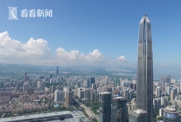 深圳的经济飞速增长的同时,房价也扶摇直上