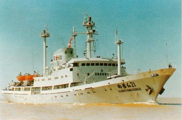813型“向阳红21号”是我国海军电子侦察船的老大哥