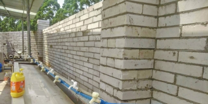 工地停水 20天工人靠洒水车运水度日