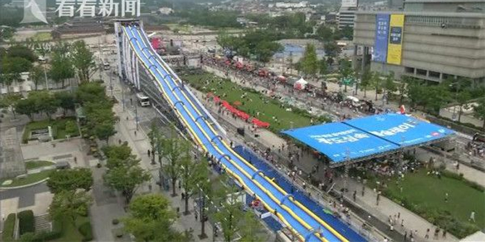 视频|湿身体验速度与激情!韩国300米超长水滑