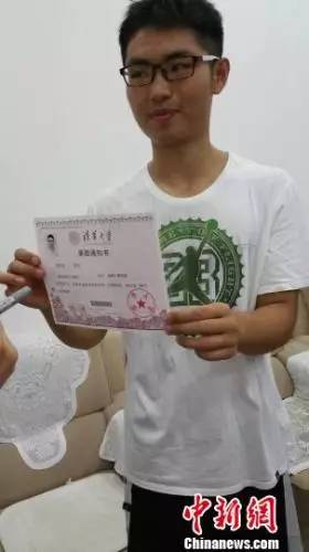 北京学生熊轩昂被清华大学经济、金融与管理类专业类别录取。 马海燕 摄