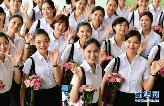 厦航首批台湾籍空中乘务员在厦门亮相。(图源:新华网)