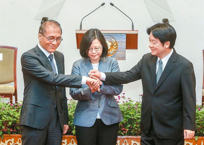 上任1年多为蔡英文背黑锅N次,"背锅侠"林全用完惨被弃