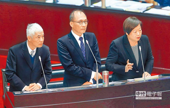 上任1年多为蔡英文背黑锅N次,"背锅侠"林全用完惨被弃