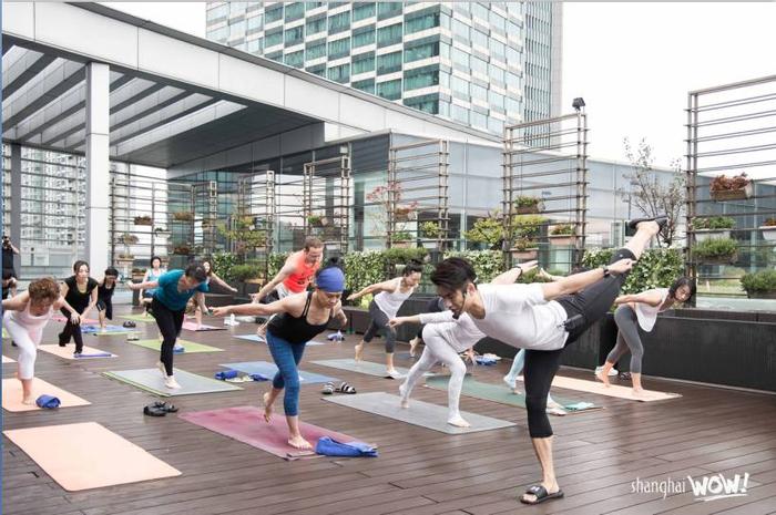 露台瑜伽季惊喜加场，外滩三号上来一场新潮瑜伽约会