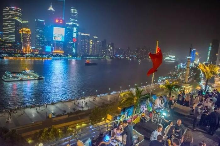 露台瑜伽季惊喜加场，外滩三号上来一场新潮瑜伽约会