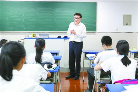“白衫布鞋”校长的“七字经”
