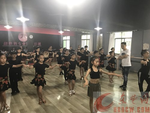 黄石甜心豹舞蹈培训学校邀请专家指导小学员 引进最新教学方法 紧跟时代做教育