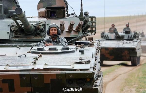 图片:有空调的04A更加舒适,满广志坐着才能去更好地虐红军了!