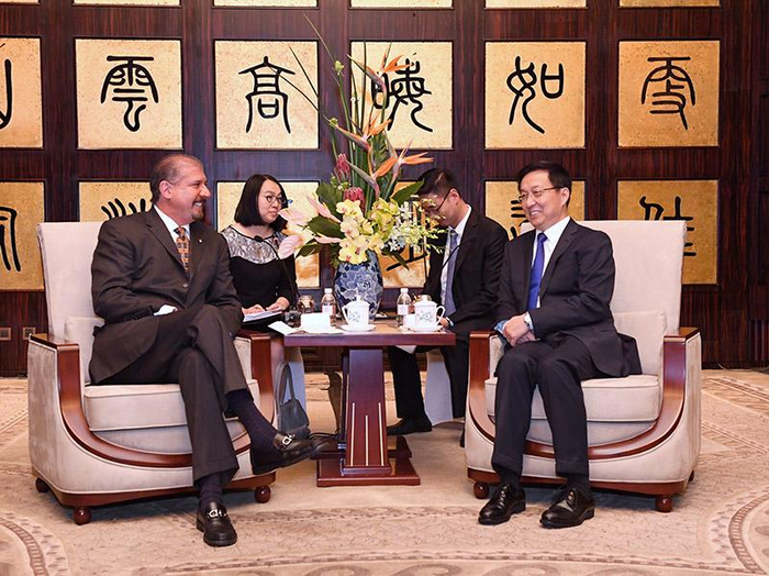 韩正会见咨询会议现任主席、安永会计师事务所全球主席兼首席执行官马克·温伯格