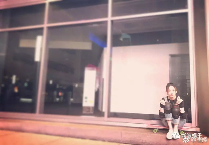 唐嫣和刘亦菲说你们这样拍照太土了!!