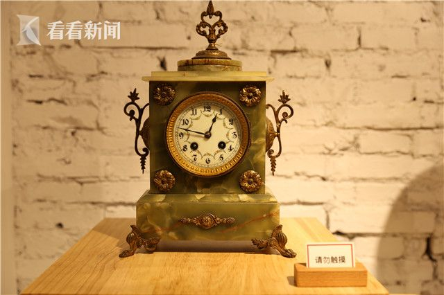 西洋鎏金冻石座钟