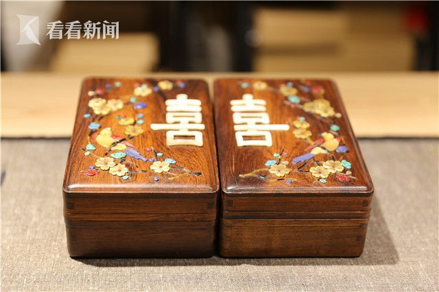 喜上眉梢花梨木贝雕首饰对盒