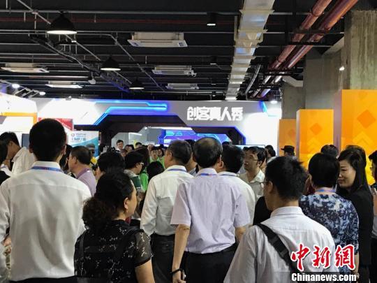 2017年全国大众创业万众创新活动周上海主会场参观人次超过15万人次。 郑莹莹 摄
