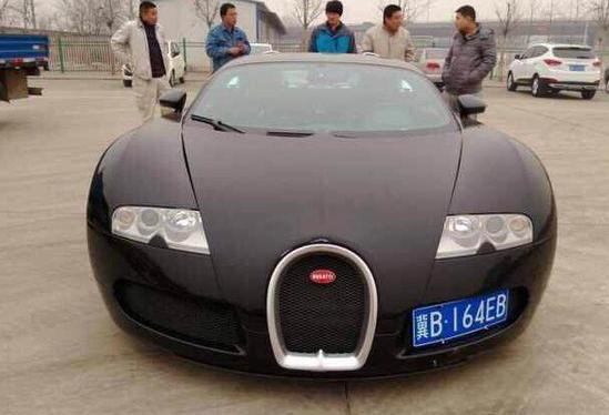 中国第一辆布加迪威航上路，车牌都价值百万