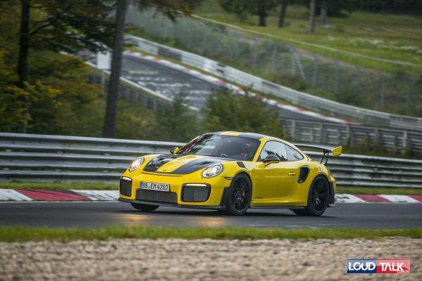 小牛退位！保时捷911 GT2 RS成功夺取「纽北最快量产车」称号 | 驾视